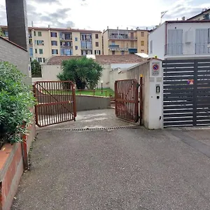 Apartment Lungarno 32 With Private Parking, Florence